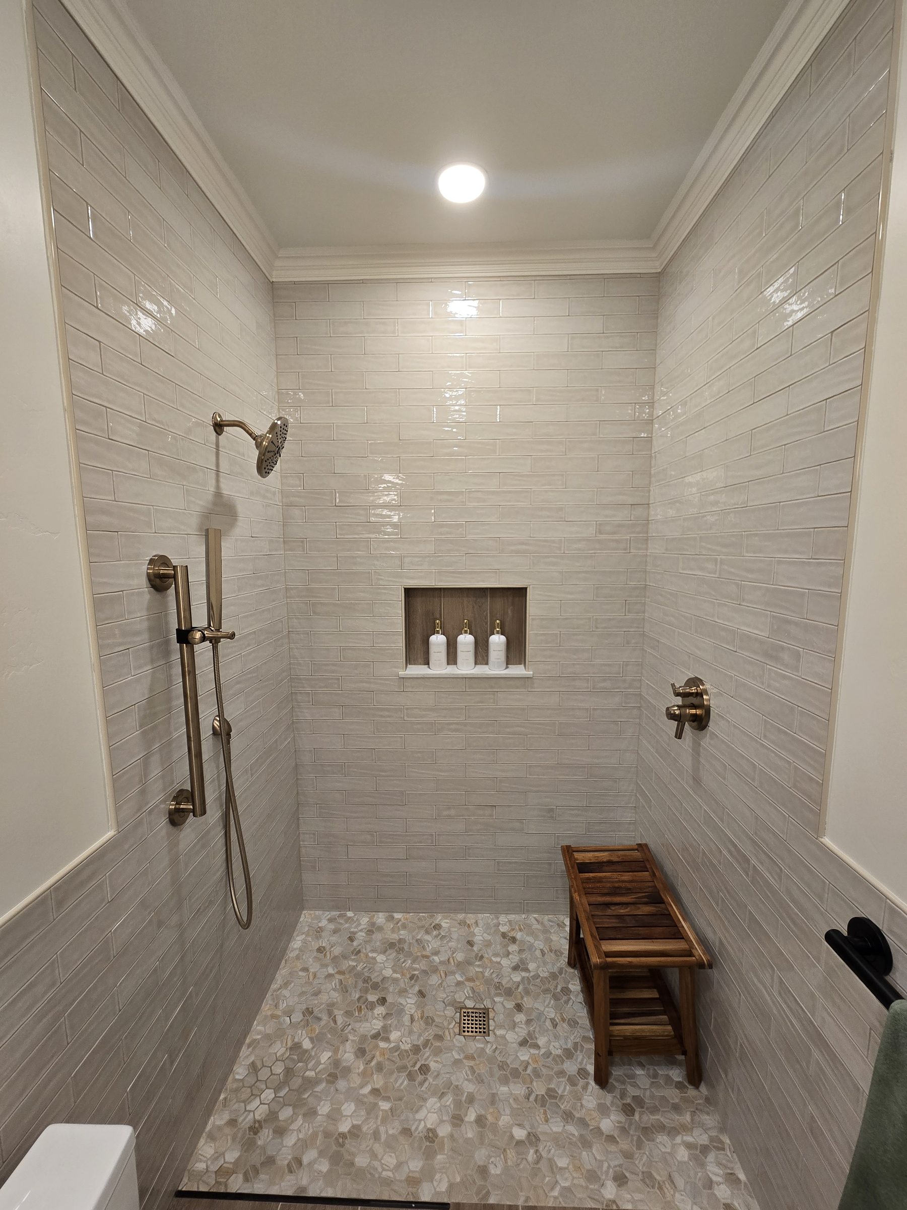 Shower niche detail