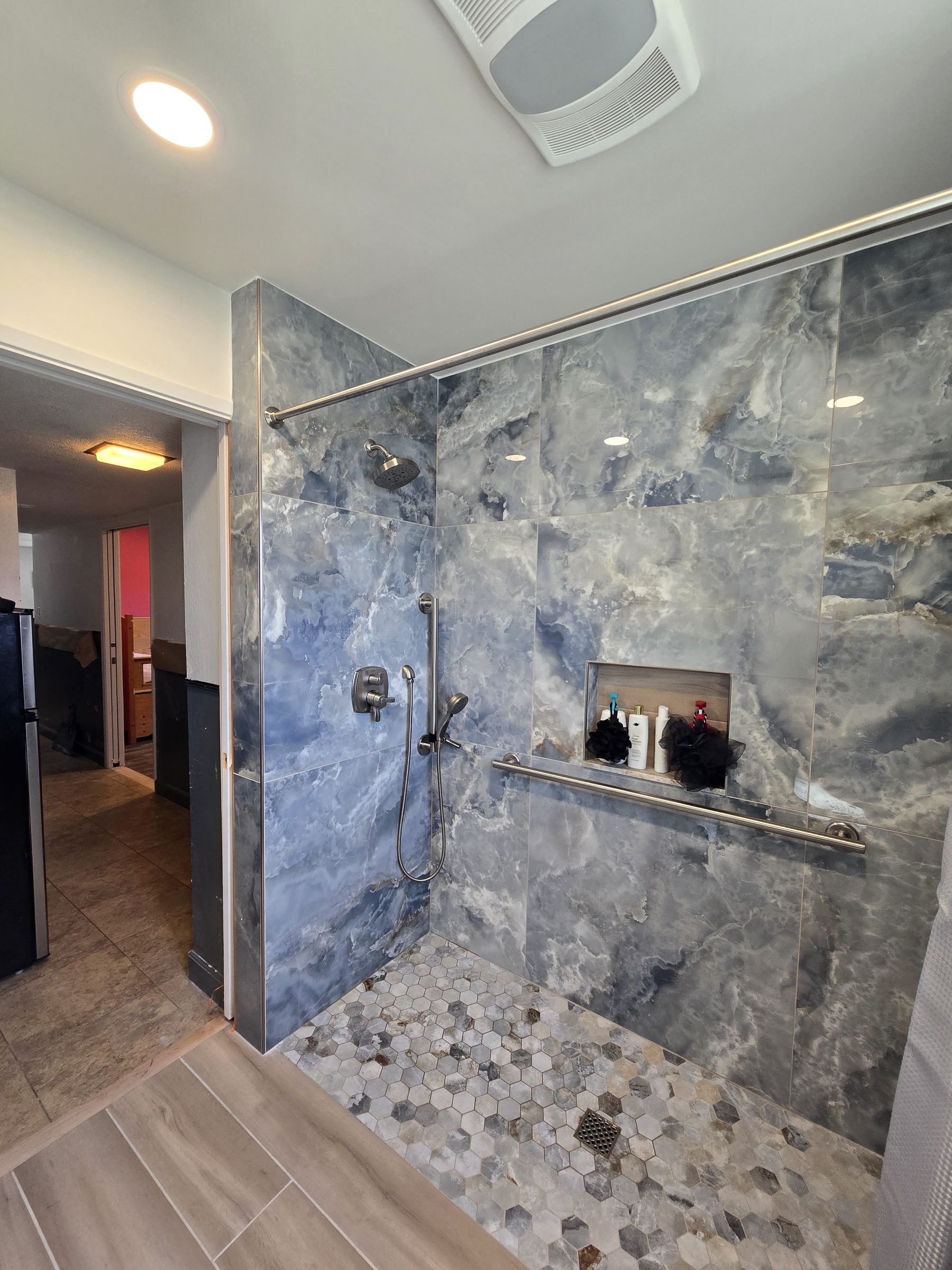 Shower niche and fixtures